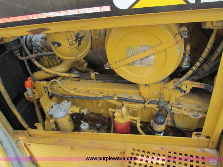 image for item E2821 1996 Caterpillar D8R dozer