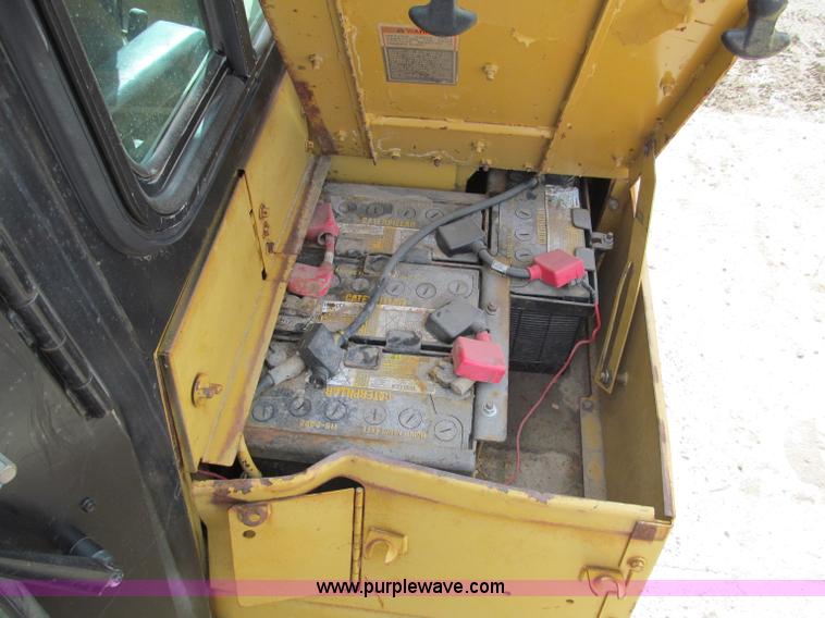 image for item E2821 1996 Caterpillar D8R dozer