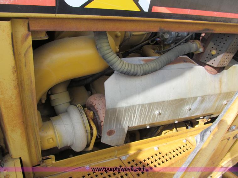 image for item E2821 1996 Caterpillar D8R dozer