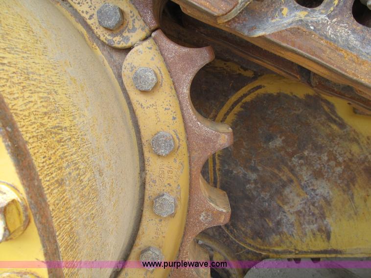 image for item E2821 1996 Caterpillar D8R dozer