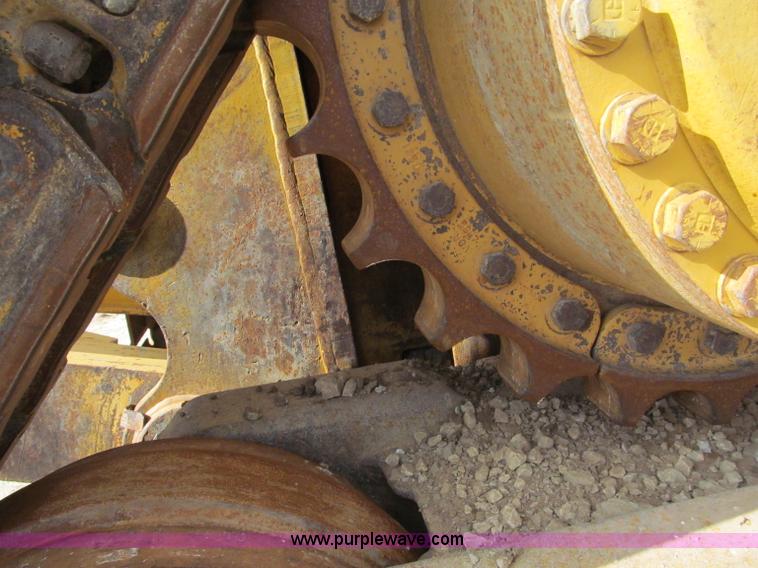 image for item E2821 1996 Caterpillar D8R dozer