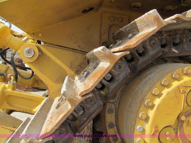 image for item E2821 1996 Caterpillar D8R dozer