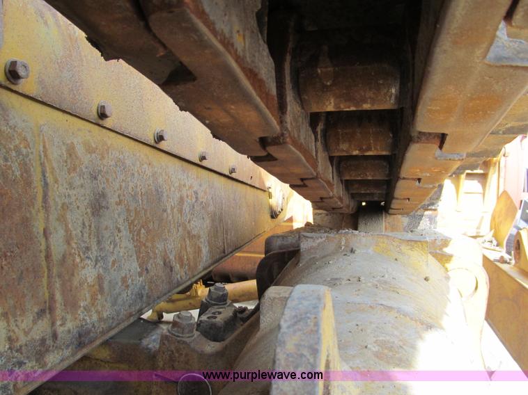 image for item E2821 1996 Caterpillar D8R dozer