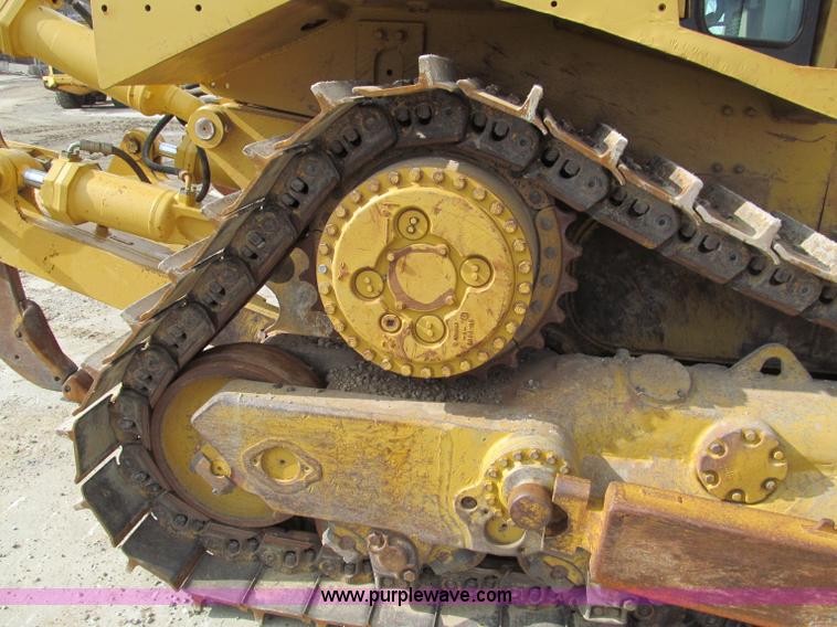 image for item E2821 1996 Caterpillar D8R dozer