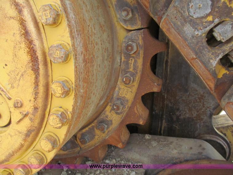 image for item E2821 1996 Caterpillar D8R dozer