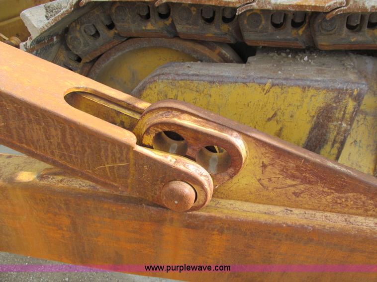 image for item E2821 1996 Caterpillar D8R dozer