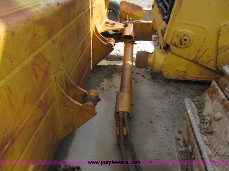image for item E2821 1996 Caterpillar D8R dozer
