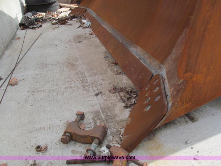 image for item E2821 1996 Caterpillar D8R dozer