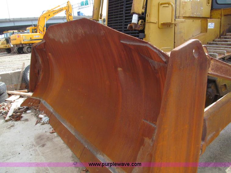 image for item E2821 1996 Caterpillar D8R dozer