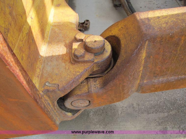 image for item E2821 1996 Caterpillar D8R dozer