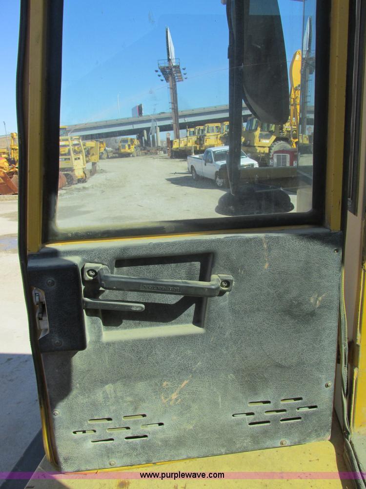 image for item E2826 1993 Volvo A30 articulated dump truck