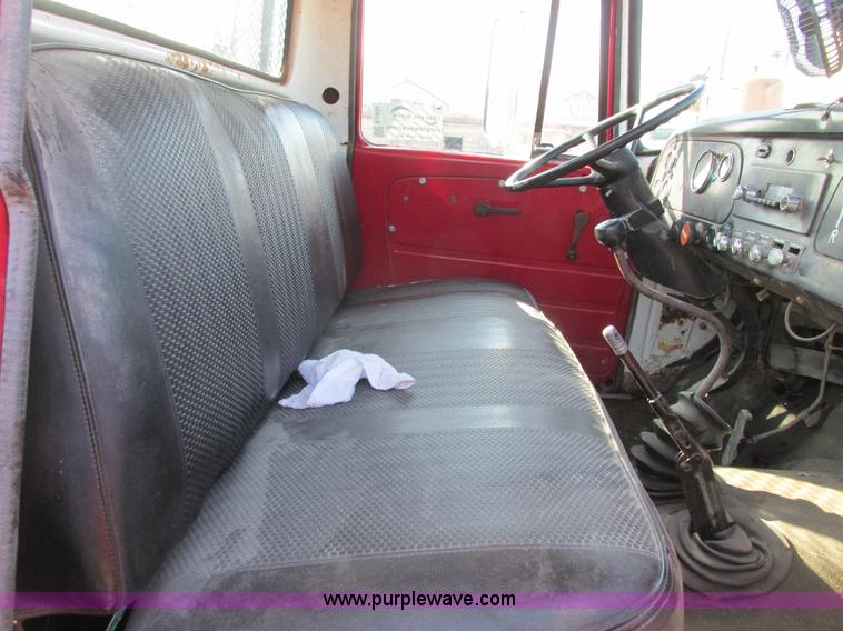 image for item E2832 1977 International Loadstar 1700 dump truck