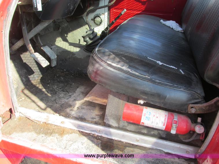 image for item E2832 1977 International Loadstar 1700 dump truck