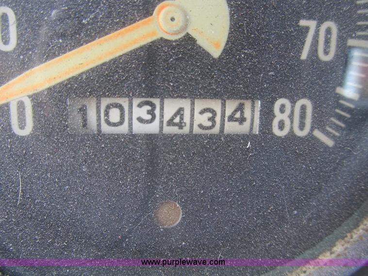 image for item E2832 1977 International Loadstar 1700 dump truck