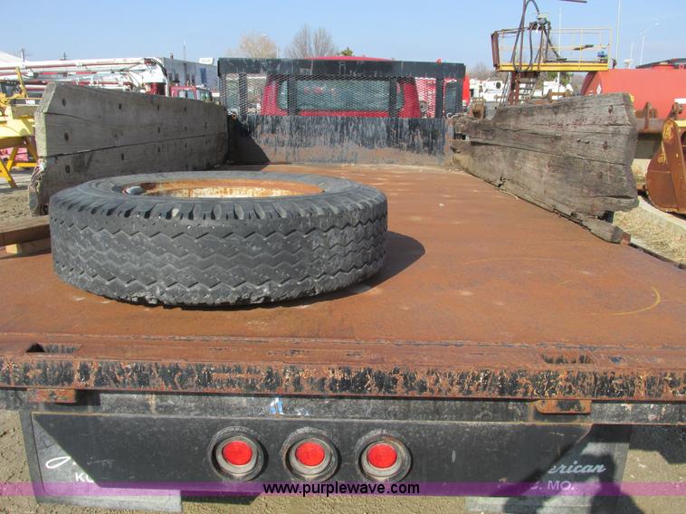 image for item E2832 1977 International Loadstar 1700 dump truck