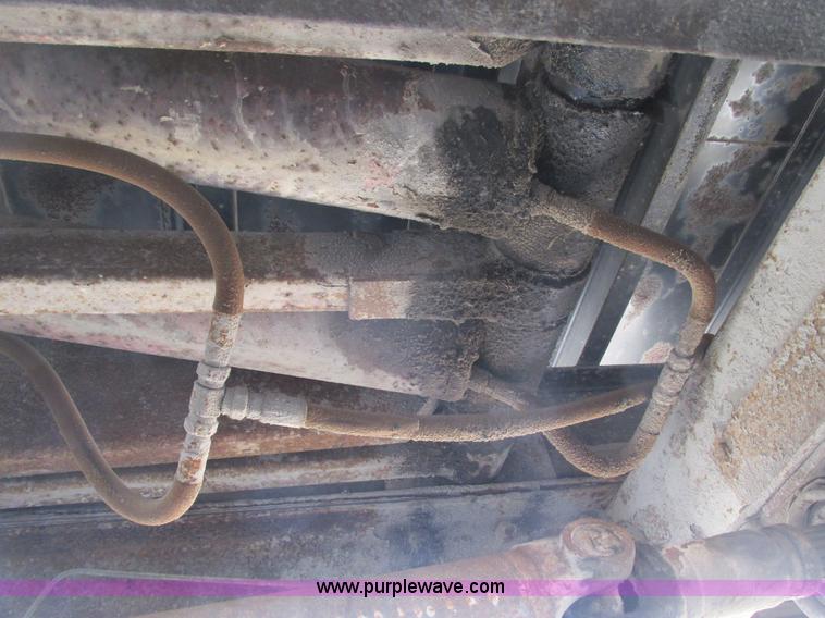 image for item E2832 1977 International Loadstar 1700 dump truck