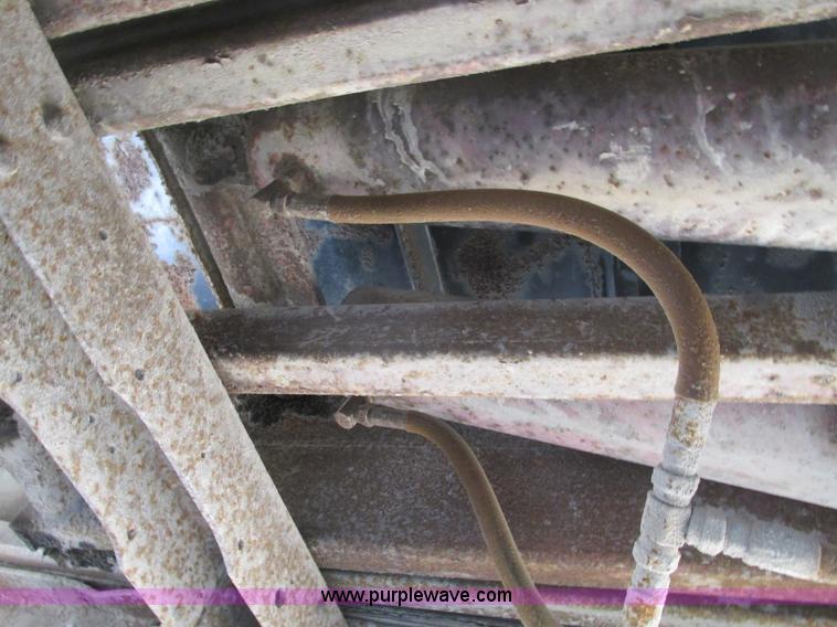 image for item E2832 1977 International Loadstar 1700 dump truck