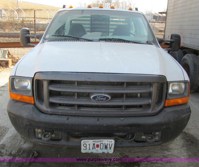 image for item E2833 2000 Ford F350 Super Duty flatbed truck