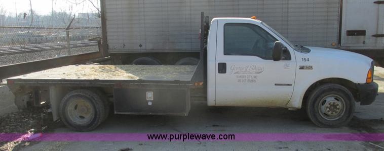 image for item E2833 2000 Ford F350 Super Duty flatbed truck