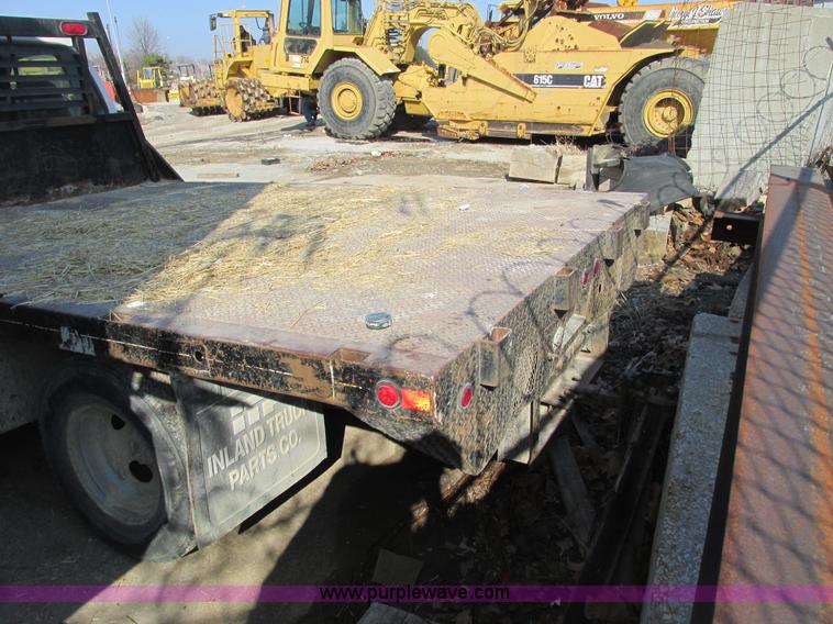 image for item E2833 2000 Ford F350 Super Duty flatbed truck