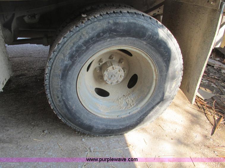 image for item E2833 2000 Ford F350 Super Duty flatbed truck