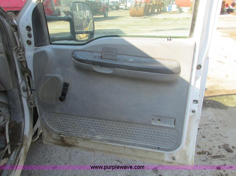 image for item E2833 2000 Ford F350 Super Duty flatbed truck