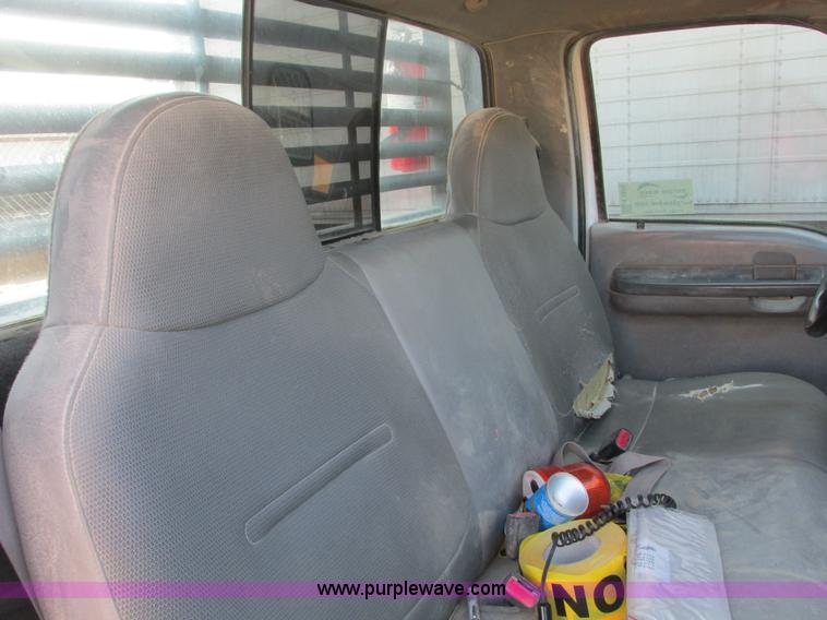 image for item E2833 2000 Ford F350 Super Duty flatbed truck