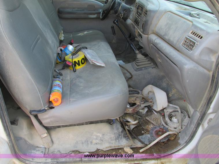 image for item E2833 2000 Ford F350 Super Duty flatbed truck