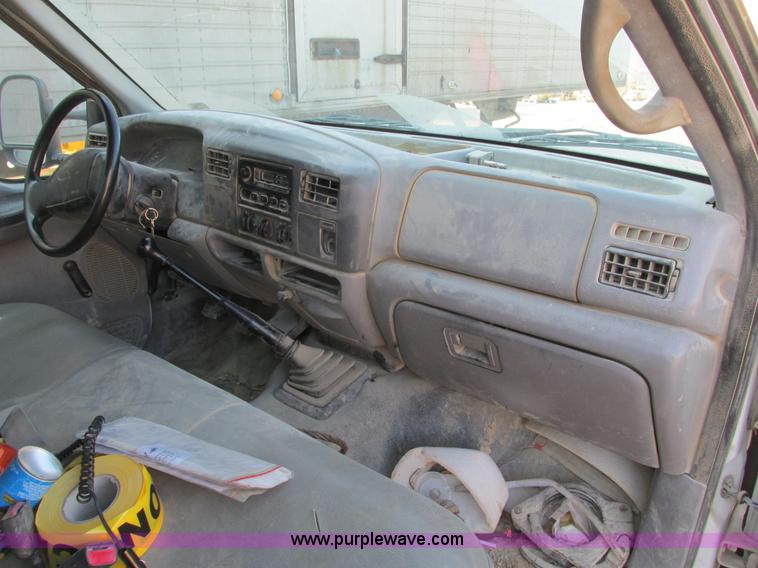 image for item E2833 2000 Ford F350 Super Duty flatbed truck