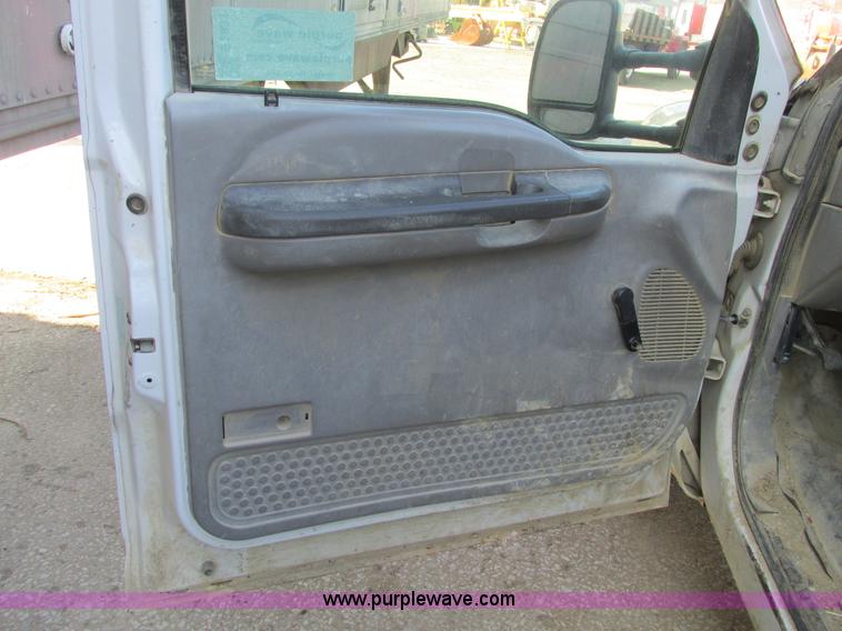 image for item E2833 2000 Ford F350 Super Duty flatbed truck