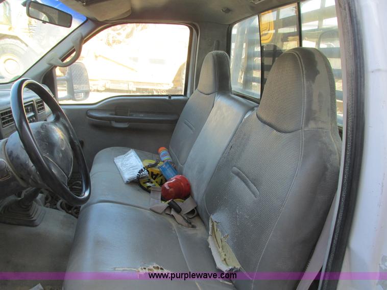 image for item E2833 2000 Ford F350 Super Duty flatbed truck