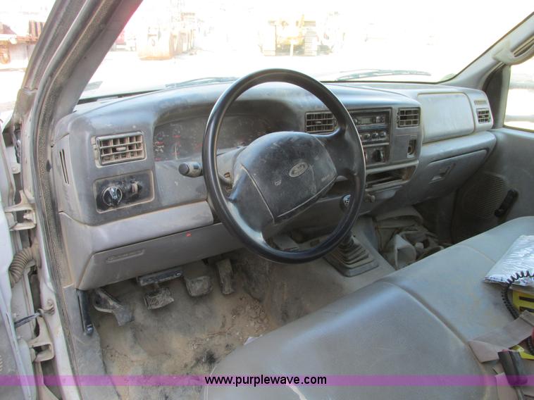 image for item E2833 2000 Ford F350 Super Duty flatbed truck