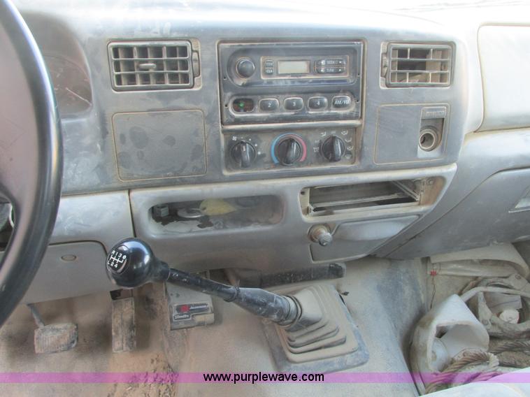 image for item E2833 2000 Ford F350 Super Duty flatbed truck