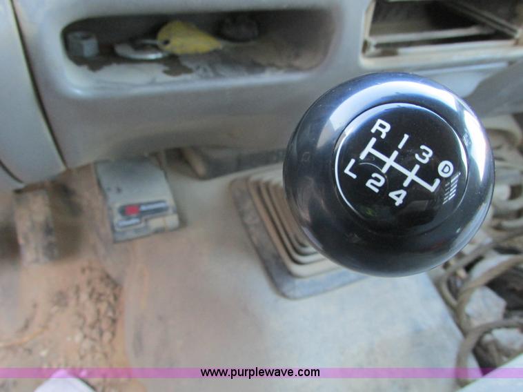 image for item E2833 2000 Ford F350 Super Duty flatbed truck