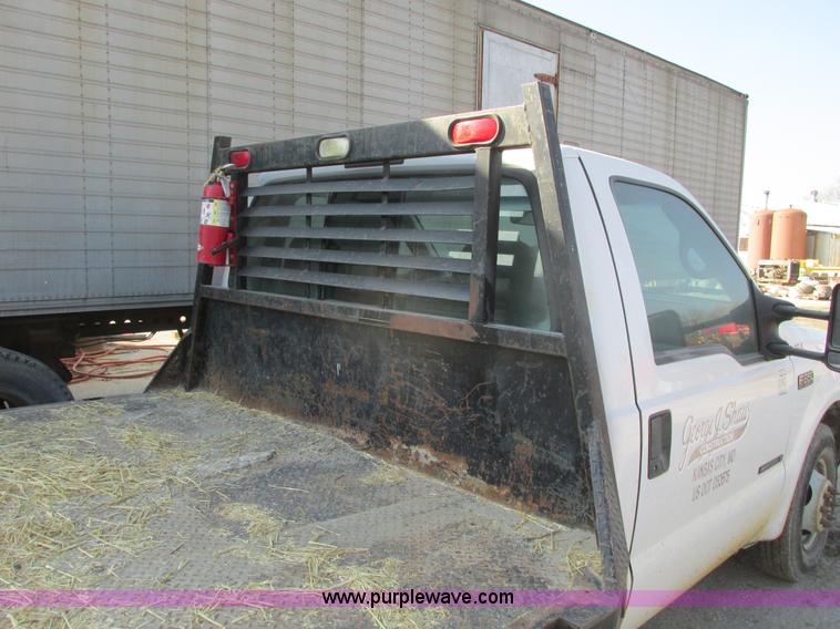 image for item E2833 2000 Ford F350 Super Duty flatbed truck