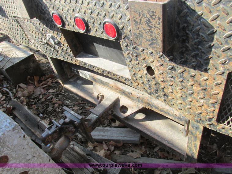 image for item E2833 2000 Ford F350 Super Duty flatbed truck