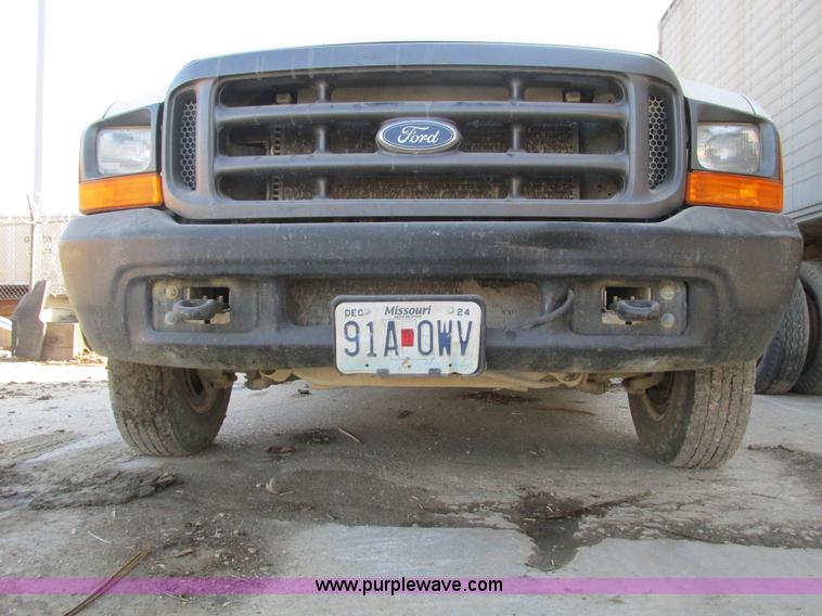 image for item E2833 2000 Ford F350 Super Duty flatbed truck