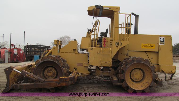 image for item E5895 1984 Caterpillar 815B compactor