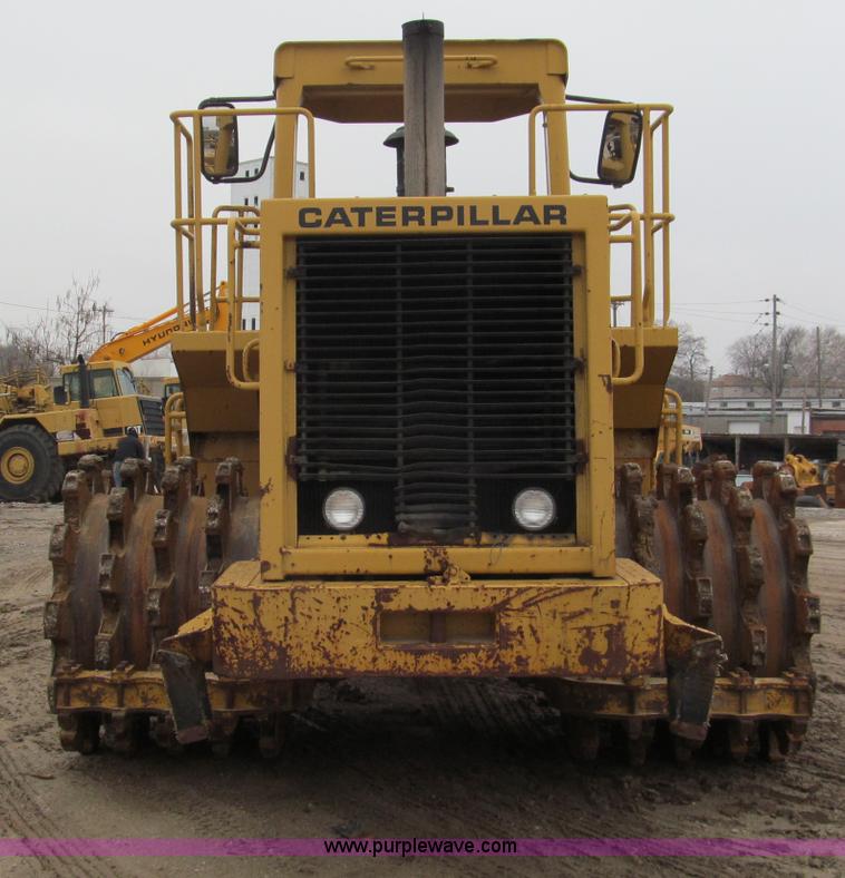 image for item E5895 1984 Caterpillar 815B compactor