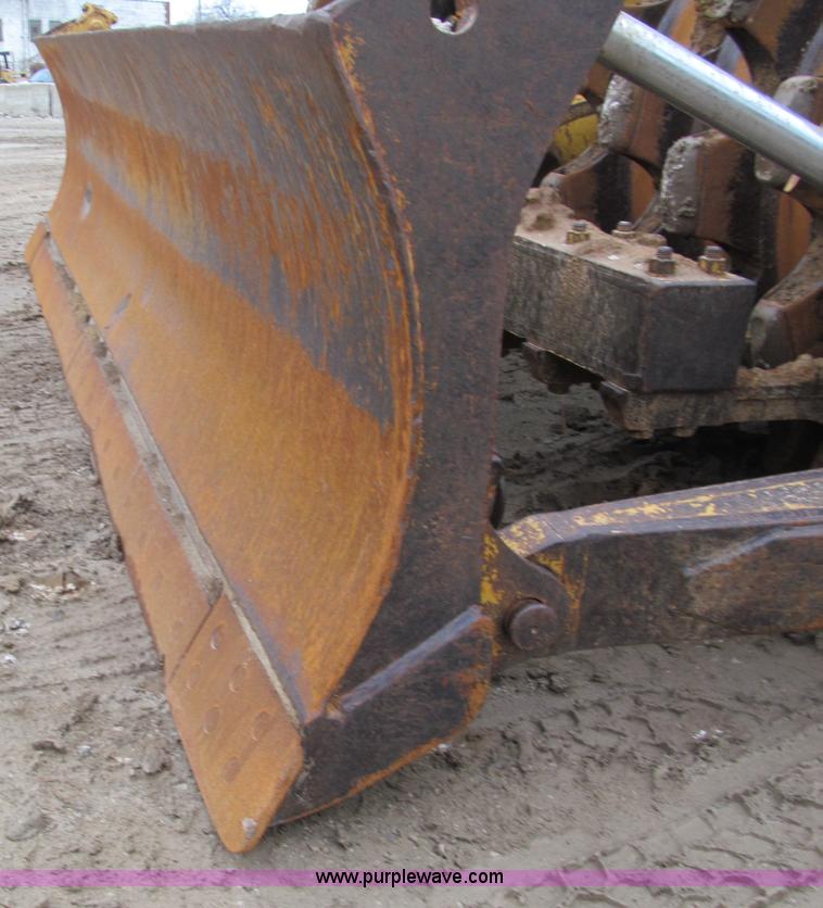 image for item E5895 1984 Caterpillar 815B compactor