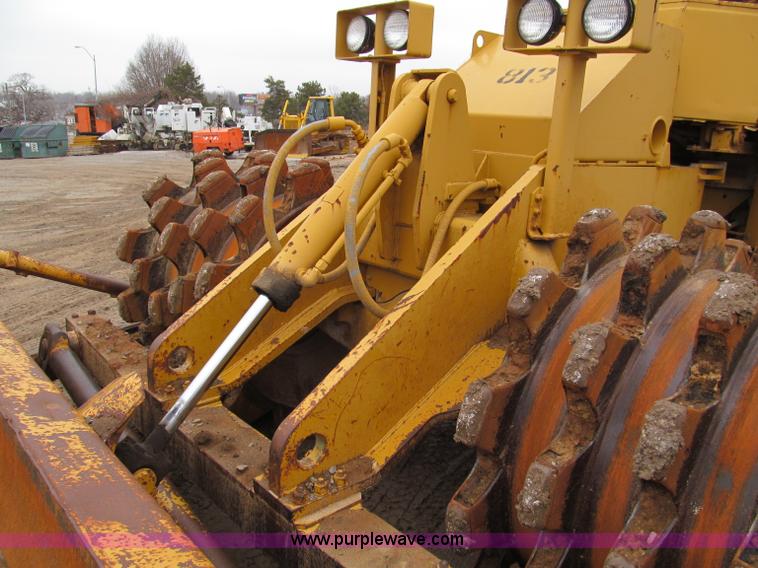image for item E5895 1984 Caterpillar 815B compactor