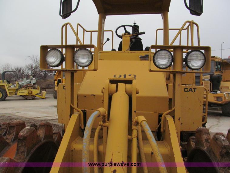 image for item E5895 1984 Caterpillar 815B compactor
