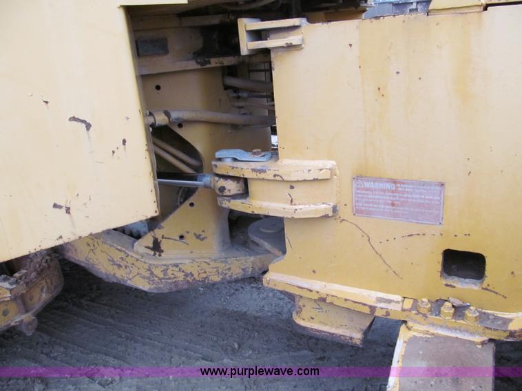 image for item E5895 1984 Caterpillar 815B compactor