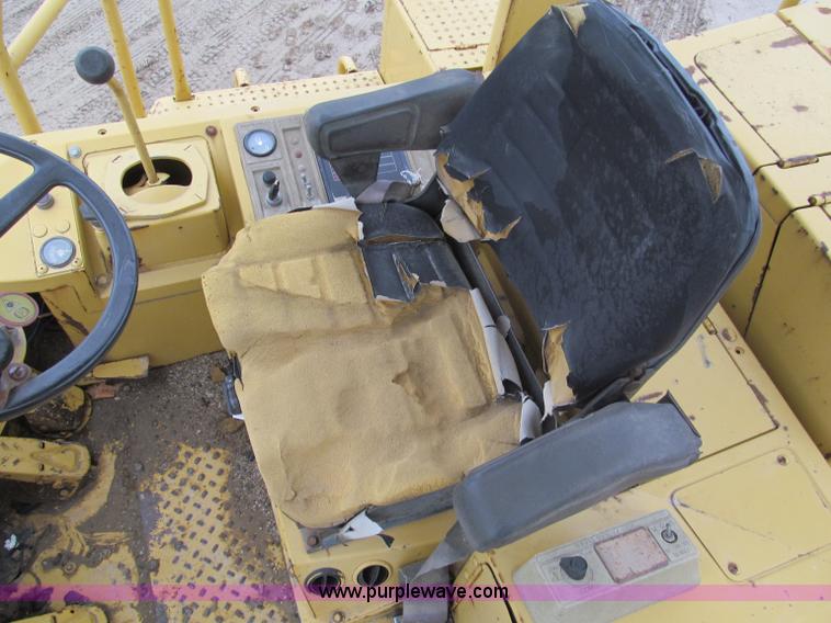 image for item E5895 1984 Caterpillar 815B compactor