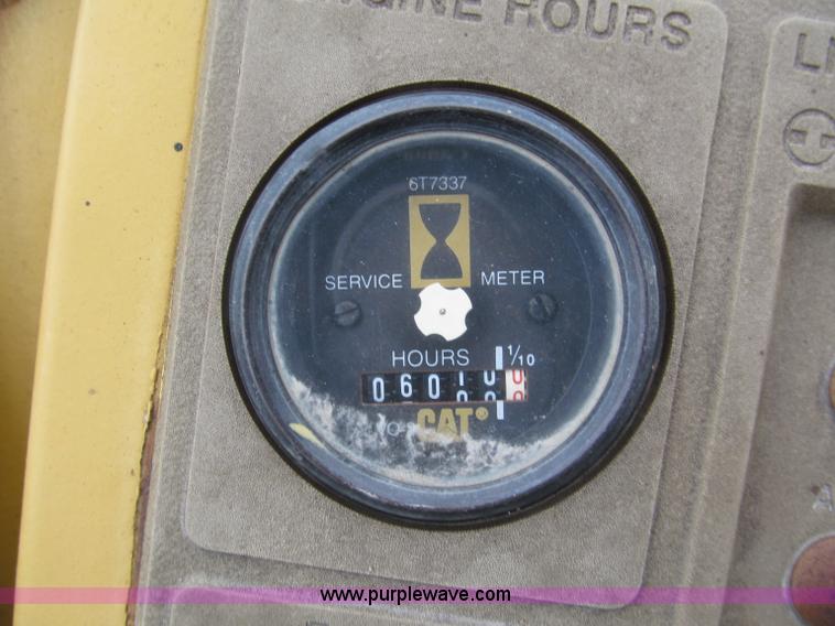 image for item E5895 1984 Caterpillar 815B compactor