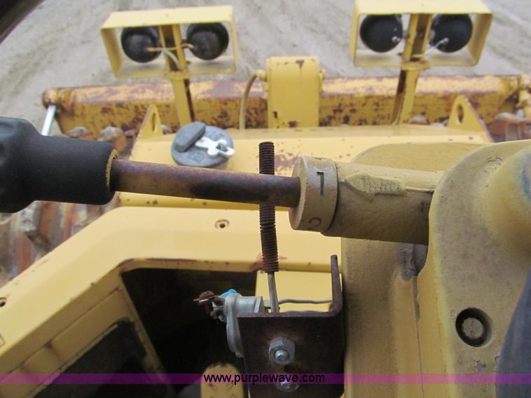 image for item E5895 1984 Caterpillar 815B compactor