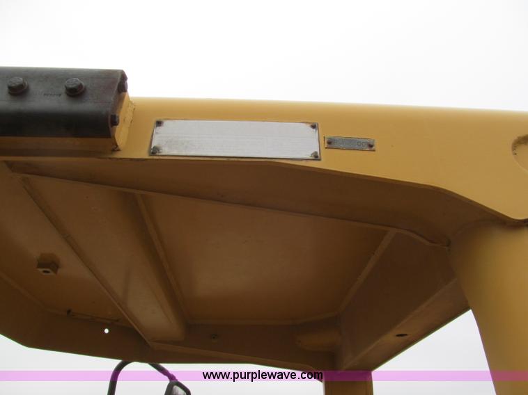 image for item E5895 1984 Caterpillar 815B compactor