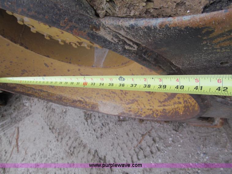 image for item E5895 1984 Caterpillar 815B compactor