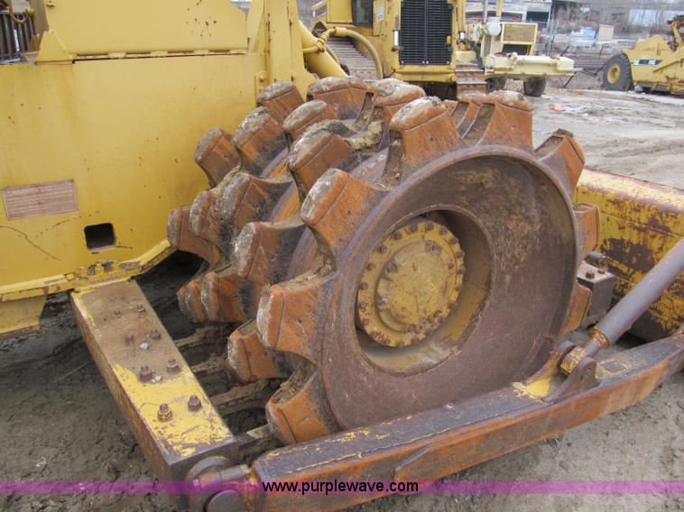 image for item E5895 1984 Caterpillar 815B compactor