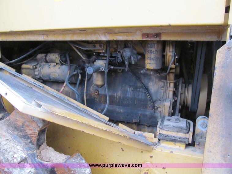 image for item E5895 1984 Caterpillar 815B compactor